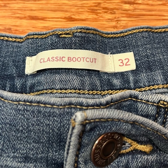 Levi's Class Bootcut Medium Dark Wash Blue Denim Jeans. Size 32" X 30" - Picture 11 of 15